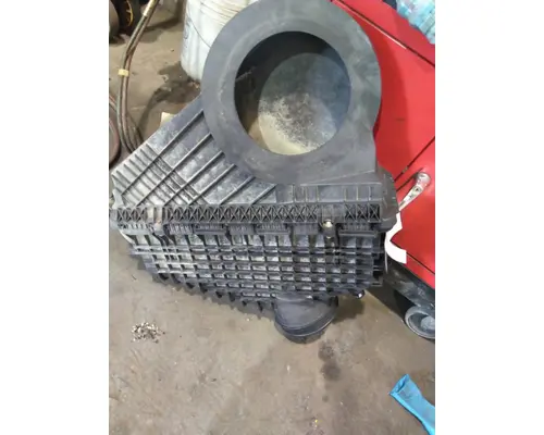 FREIGHTLINER CASCADIA 126 AIR CLEANER