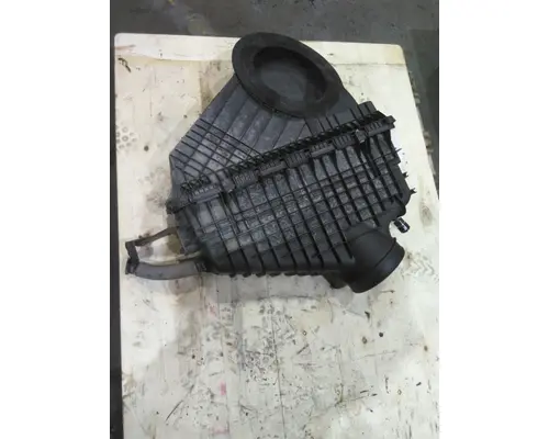 FREIGHTLINER CASCADIA 126 AIR CLEANER