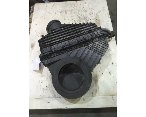 FREIGHTLINER CASCADIA 126 AIR CLEANER