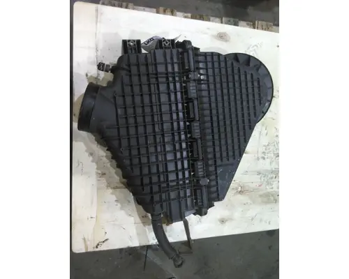 FREIGHTLINER CASCADIA 126 AIR CLEANER