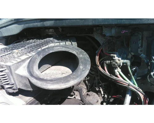 FREIGHTLINER CASCADIA 126 AIR CLEANER
