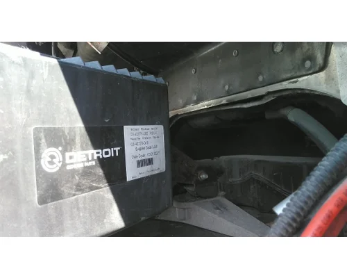 FREIGHTLINER CASCADIA 126 AIR CLEANER