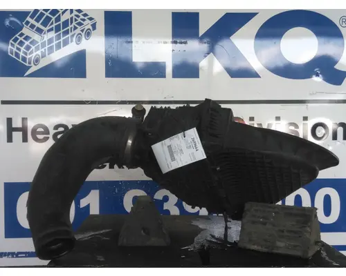 FREIGHTLINER CASCADIA 126 AIR CLEANER
