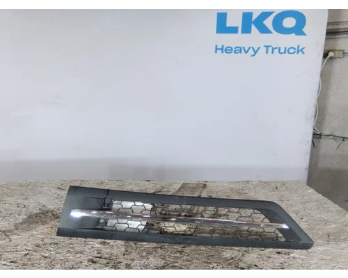FREIGHTLINER CASCADIA 126 AIR INTAKE LOUVERCOVER