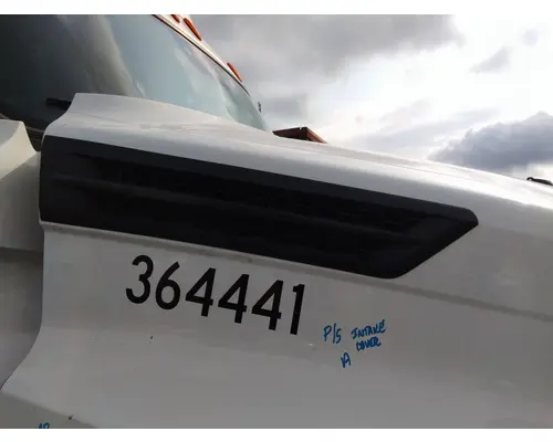 FREIGHTLINER CASCADIA 126 AIR INTAKE LOUVERCOVER