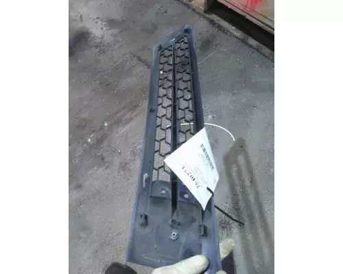 FREIGHTLINER CASCADIA 126 AIR INTAKE LOUVERCOVER
