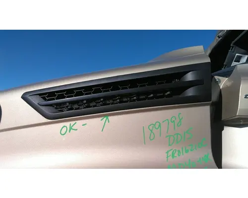 FREIGHTLINER CASCADIA 126 AIR INTAKE LOUVERCOVER