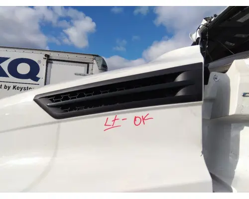 FREIGHTLINER CASCADIA 126 AIR INTAKE LOUVERCOVER
