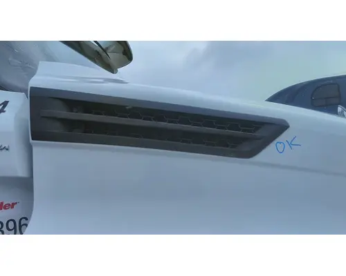 FREIGHTLINER CASCADIA 126 AIR INTAKE LOUVERCOVER