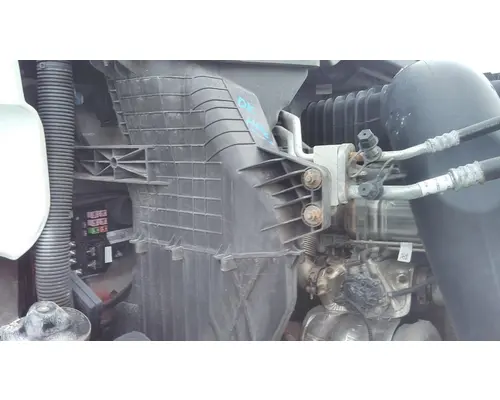 FREIGHTLINER CASCADIA 126 AIR INTAKE