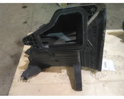 FREIGHTLINER CASCADIA 126 AIR INTAKE