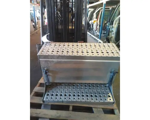 FREIGHTLINER CASCADIA 126 BATTERY BOX