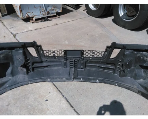 FREIGHTLINER CASCADIA 126 BUMPER ASSEMBLY, FRONT