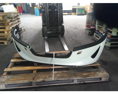 FREIGHTLINER CASCADIA 126 BUMPER ASSEMBLY, FRONT