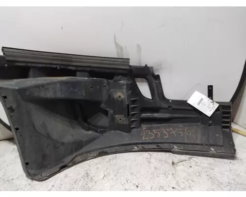 FREIGHTLINER CASCADIA 126 BUMPER END
