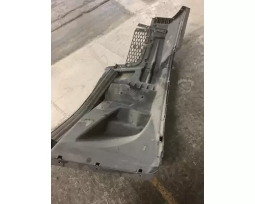 FREIGHTLINER CASCADIA 126 BUMPER END