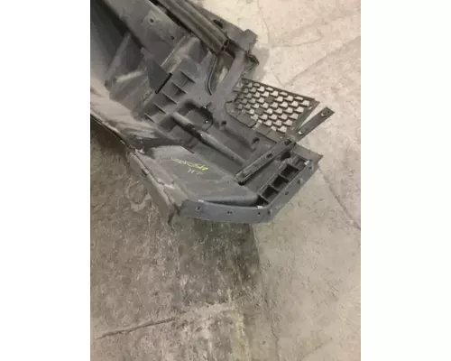 FREIGHTLINER CASCADIA 126 BUMPER END