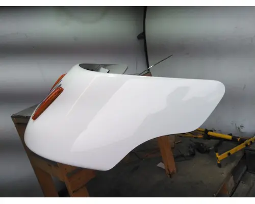 FREIGHTLINER CASCADIA 126 CAB CLIP