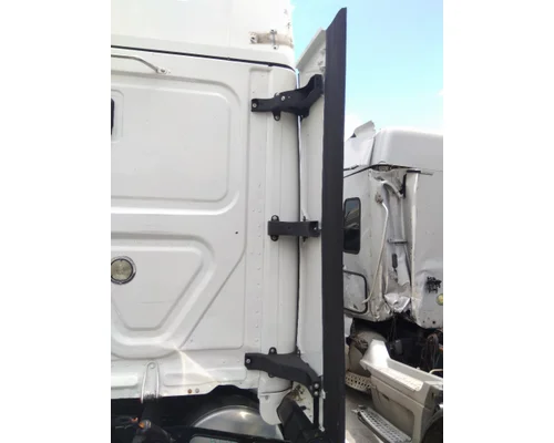 FREIGHTLINER CASCADIA 126 CAB EXTENSION