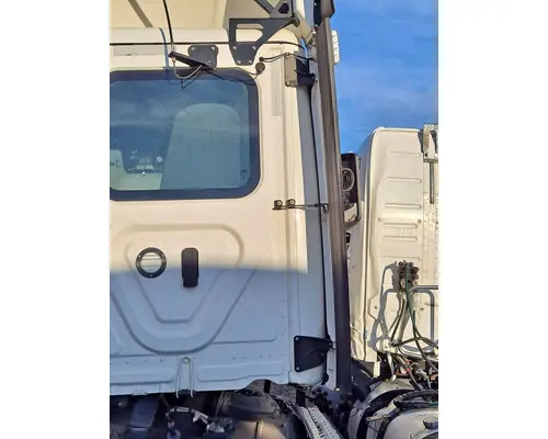 FREIGHTLINER CASCADIA 126 CAB EXTENSION