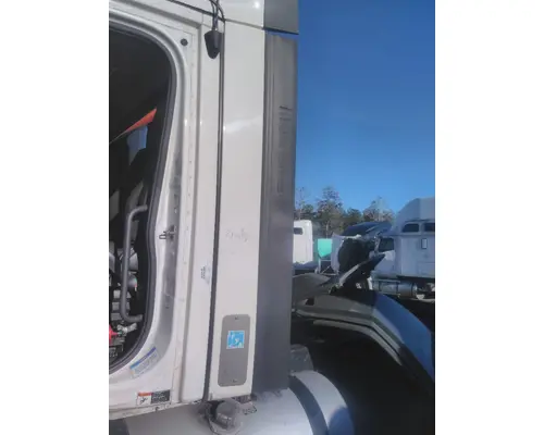 FREIGHTLINER CASCADIA 126 CAB EXTENSION