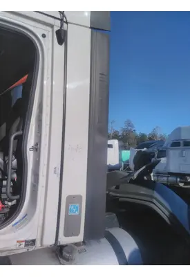 FREIGHTLINER CASCADIA 126 CAB EXTENSION