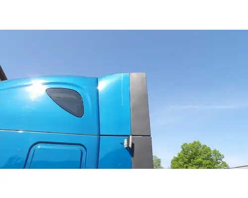 FREIGHTLINER CASCADIA 126 CAB EXTENSION