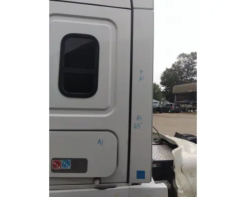 FREIGHTLINER CASCADIA 126 CAB EXTENSION