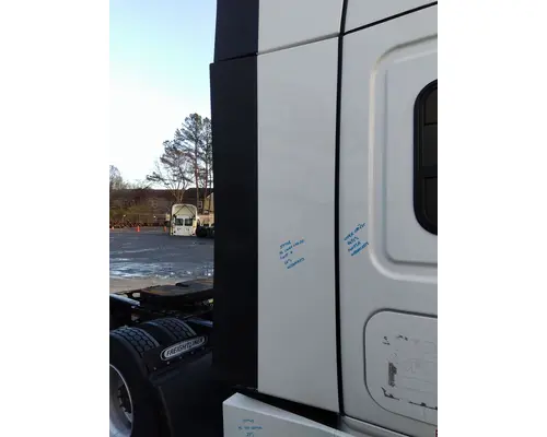 FREIGHTLINER CASCADIA 126 CAB EXTENSION