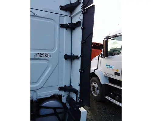 FREIGHTLINER CASCADIA 126 CAB EXTENSION