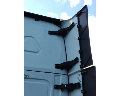 FREIGHTLINER CASCADIA 126 CAB EXTENSION