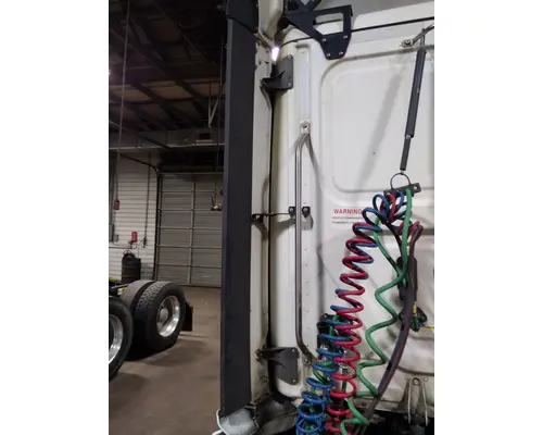 FREIGHTLINER CASCADIA 126 CAB EXTENSION