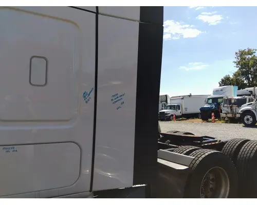 FREIGHTLINER CASCADIA 126 CAB EXTENSION