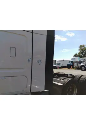 FREIGHTLINER CASCADIA 126 CAB EXTENSION