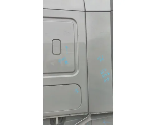 FREIGHTLINER CASCADIA 126 CAB EXTENSION
