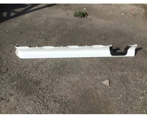 FREIGHTLINER CASCADIA 126 CAB SKIRT FILLER PANEL