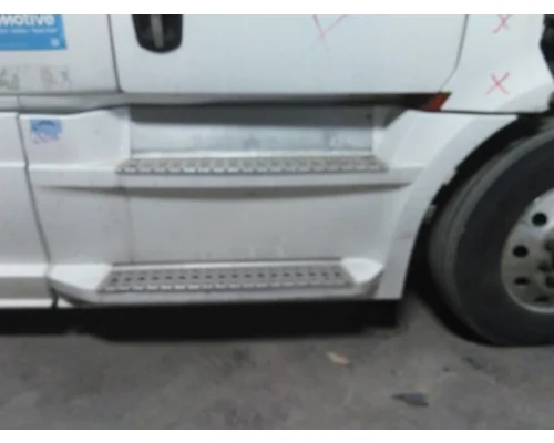 FREIGHTLINER CASCADIA 126 CAB SKIRTSIDE FAIRING