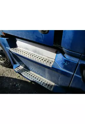 FREIGHTLINER CASCADIA 126 CAB SKIRT/SIDE FAIRING