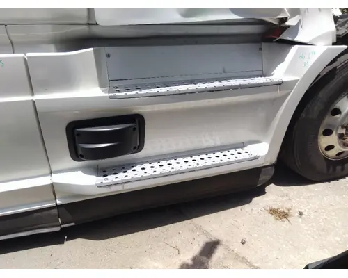 FREIGHTLINER CASCADIA 126 CAB SKIRTSIDE FAIRING