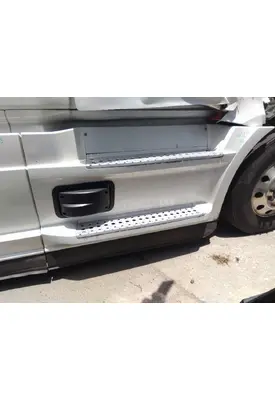 FREIGHTLINER CASCADIA 126 CAB SKIRT/SIDE FAIRING