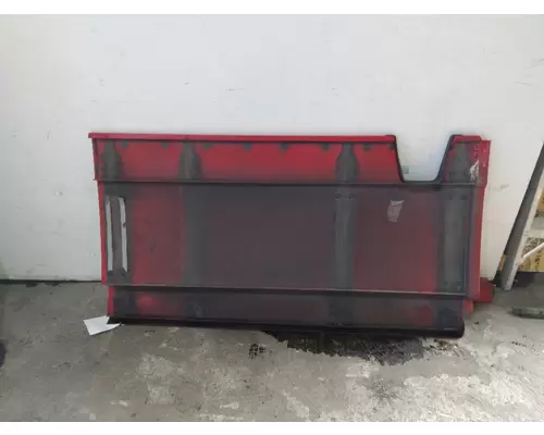 FREIGHTLINER CASCADIA 126 CAB SKIRTSIDE FAIRING