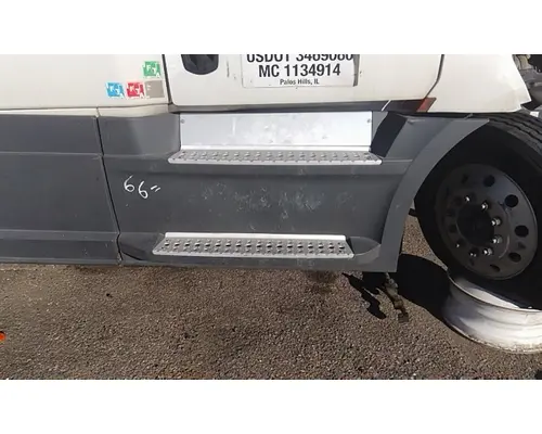 FREIGHTLINER CASCADIA 126 CAB SKIRTSIDE FAIRING