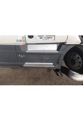 FREIGHTLINER CASCADIA 126 CAB SKIRT/SIDE FAIRING