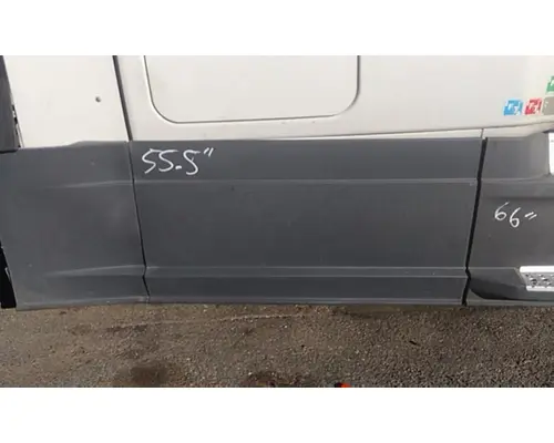 FREIGHTLINER CASCADIA 126 CAB SKIRTSIDE FAIRING