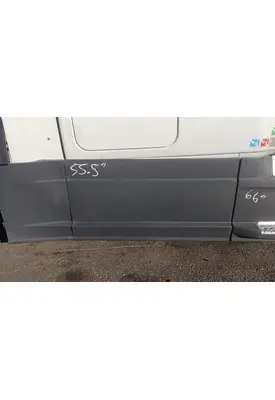 FREIGHTLINER CASCADIA 126 CAB SKIRT/SIDE FAIRING