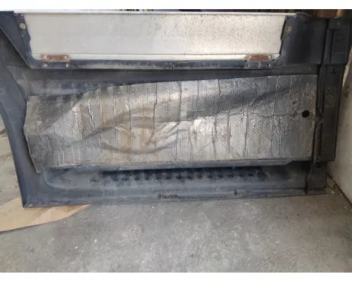 FREIGHTLINER CASCADIA 126 CAB SKIRTSIDE FAIRING