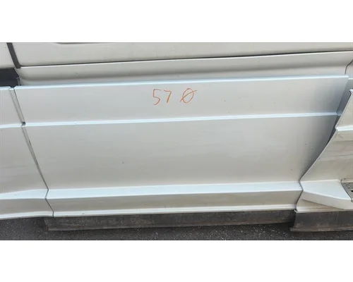 FREIGHTLINER CASCADIA 126 CAB SKIRT/SIDE FAIRING
