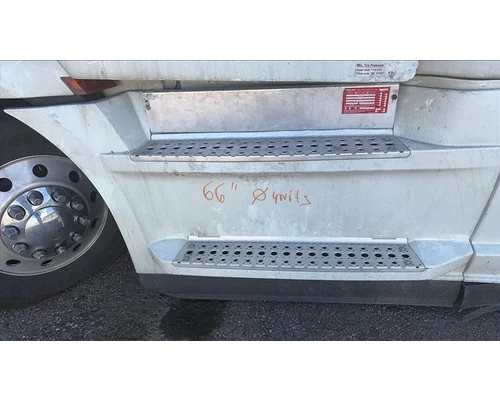 FREIGHTLINER CASCADIA 126 CAB SKIRT/SIDE FAIRING