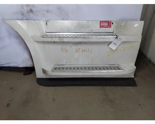 FREIGHTLINER CASCADIA 126 CAB SKIRTSIDE FAIRING