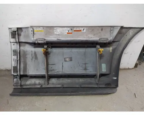 FREIGHTLINER CASCADIA 126 CAB SKIRTSIDE FAIRING